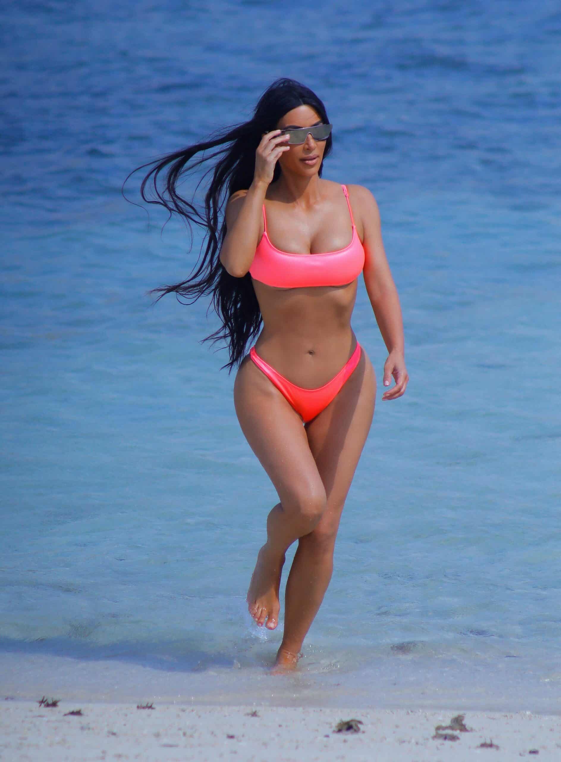 Kim Kardashian en bikini