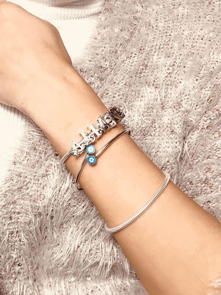 pulsera de Pandora con charms de letras en Plata de Ley