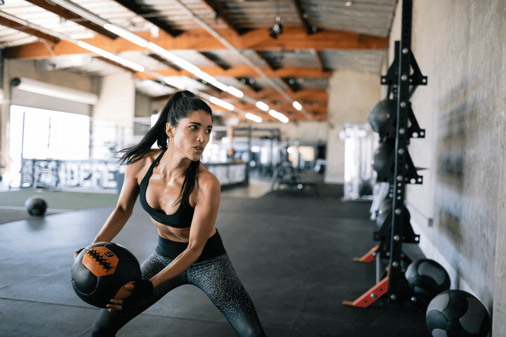 mujer en el gimnasio