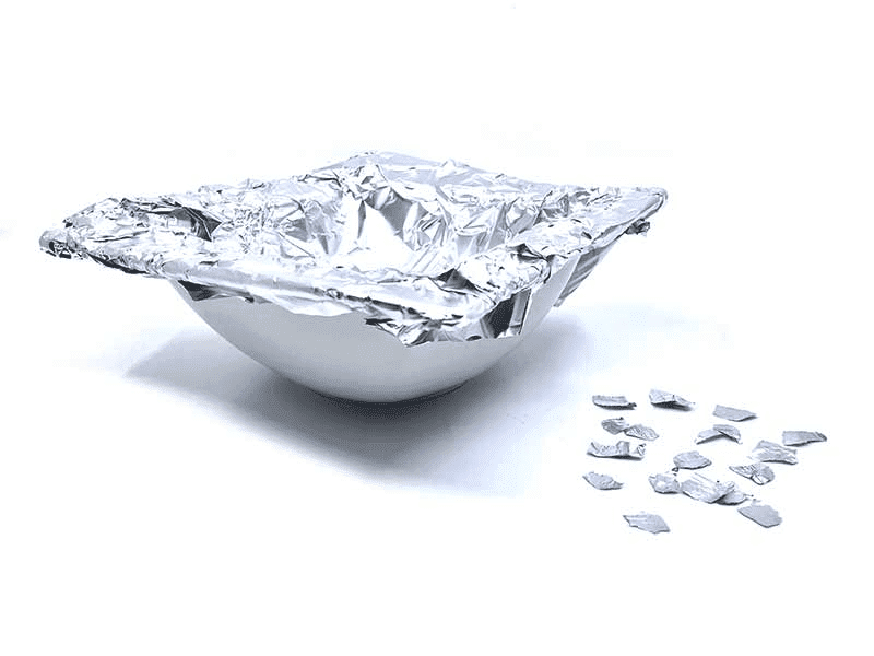 recipiente forrado de aluminio para limpiar plata con bicarbonato