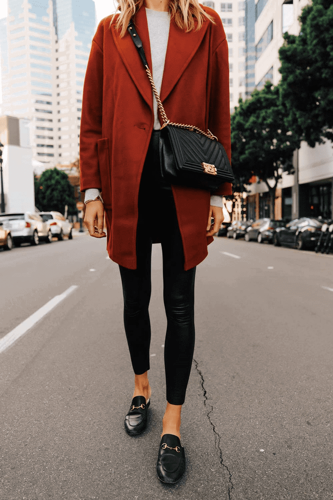 outfit con mules y leggings