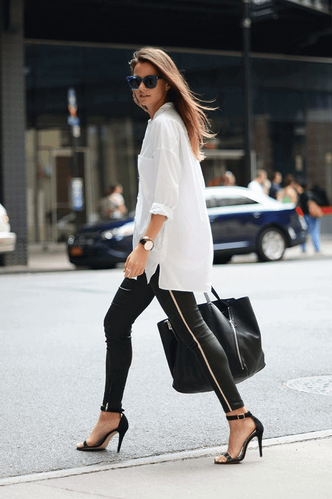 outfit camisa blanca y leggins de piel negros