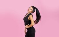 Cómo combinar un vestido negro con zapatos y complementos