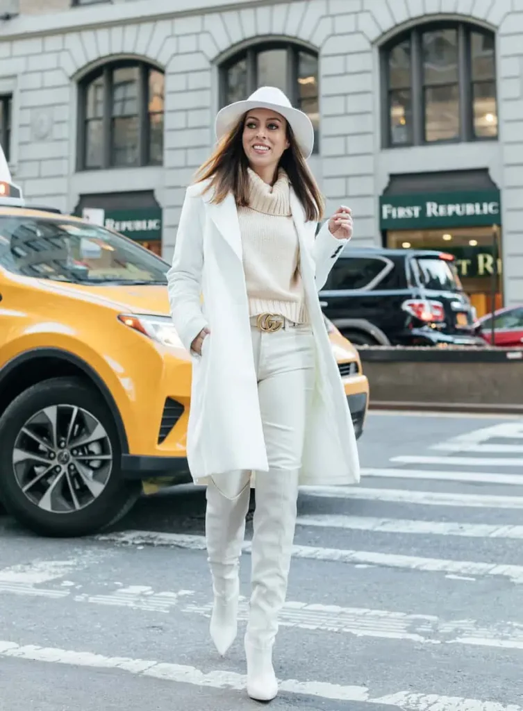 outfit con vaqueros y jersey de punto de cuello alto