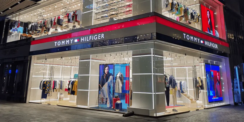 vista exterior tienda tommy hilfiger