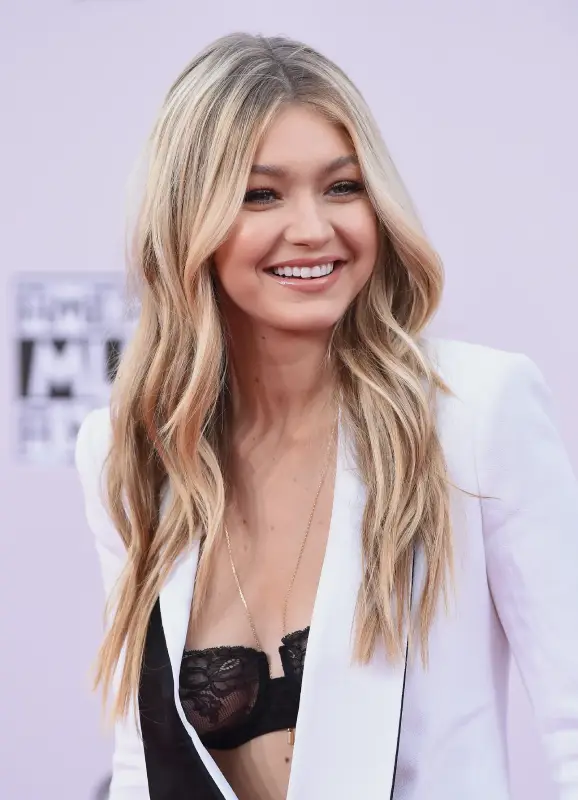 gigi hadid sonriendo